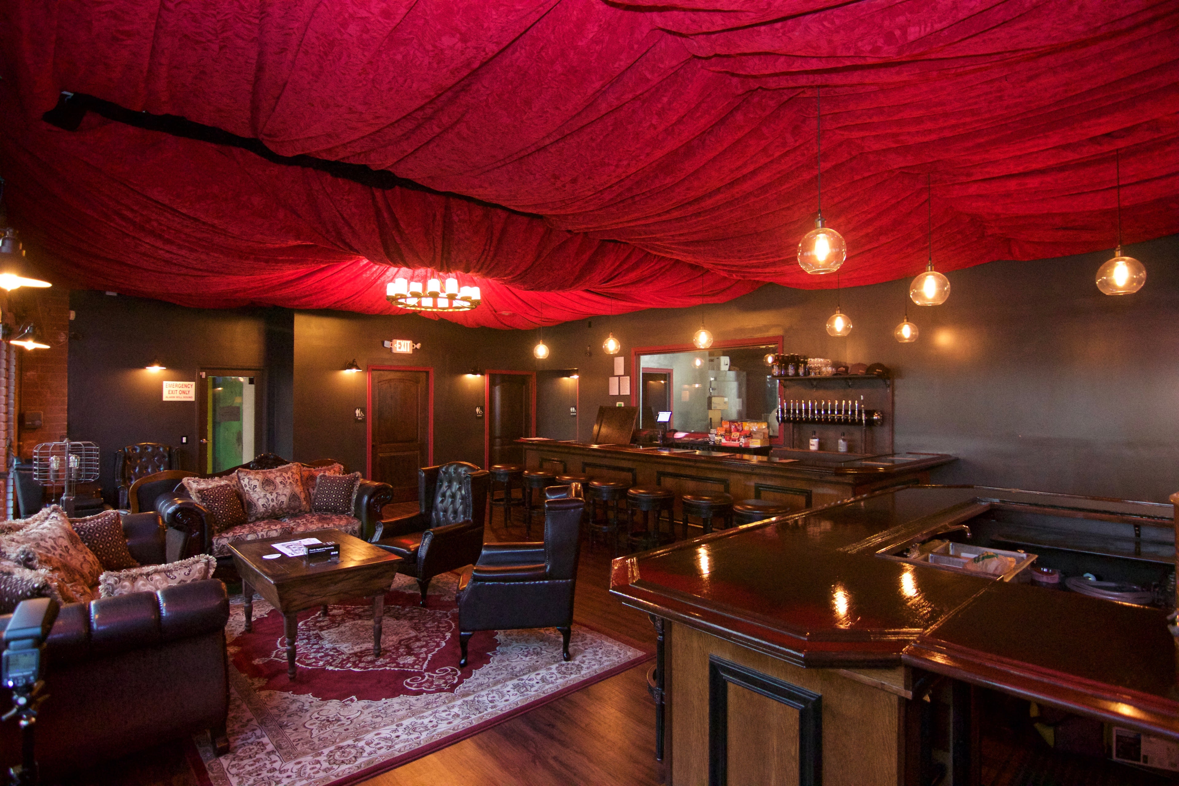 R6 DISTILLERY Speakeasy Room